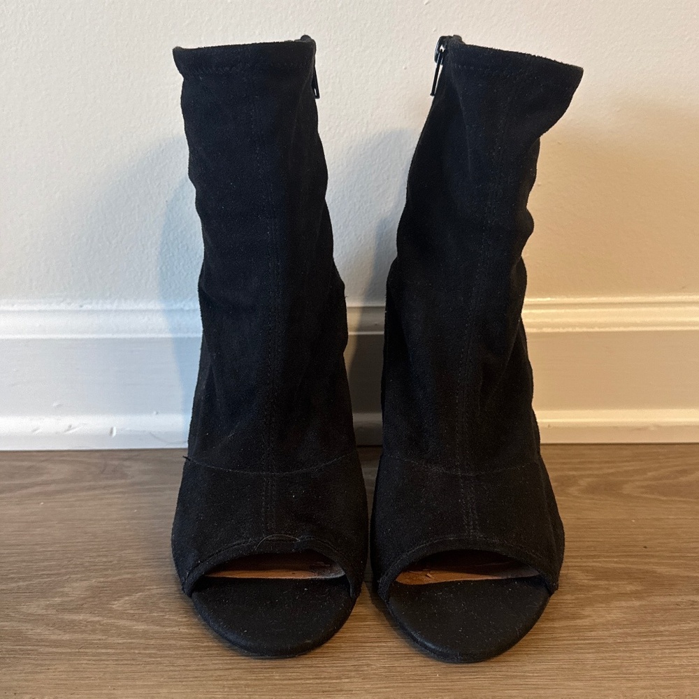 Black ankle boot open toe heel